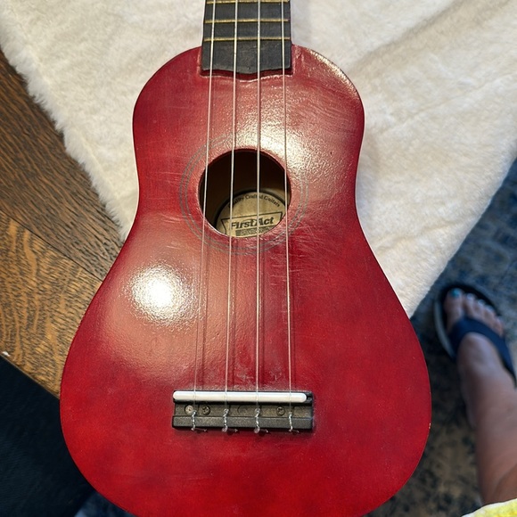 Soprano Ukelele by First Act - Picture 4 of 9